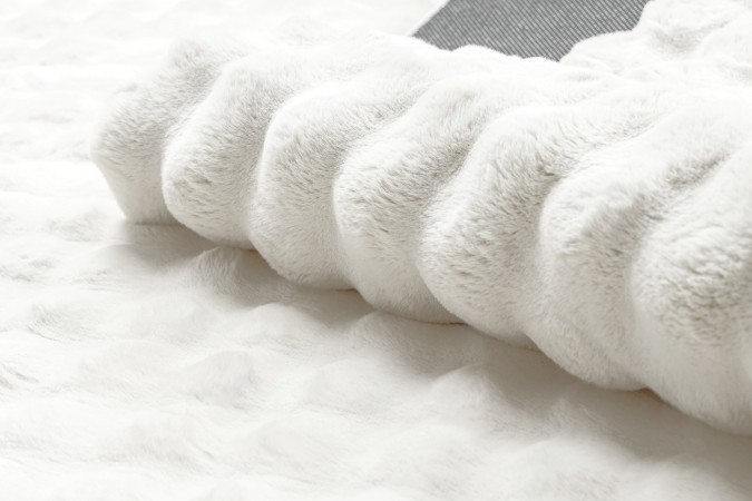 SUPER FLUFFY BUBBLE NEW WHITE